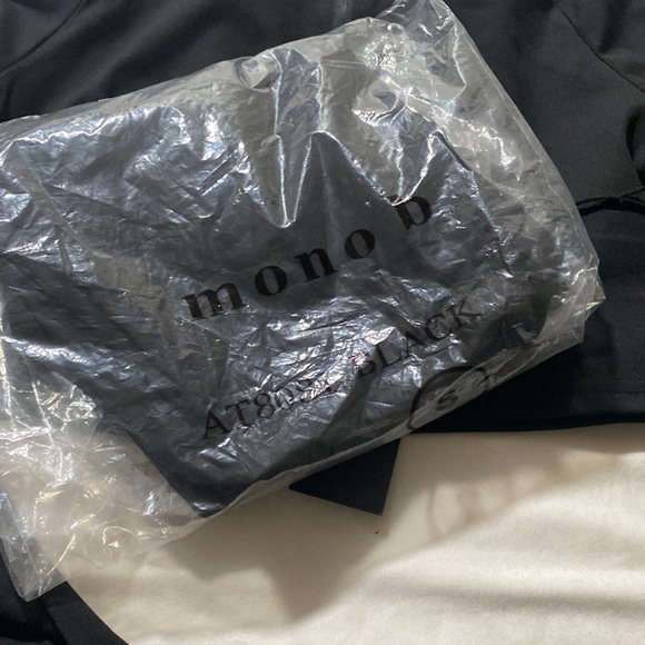 Black back out work out crop top - Picture 3 of 3